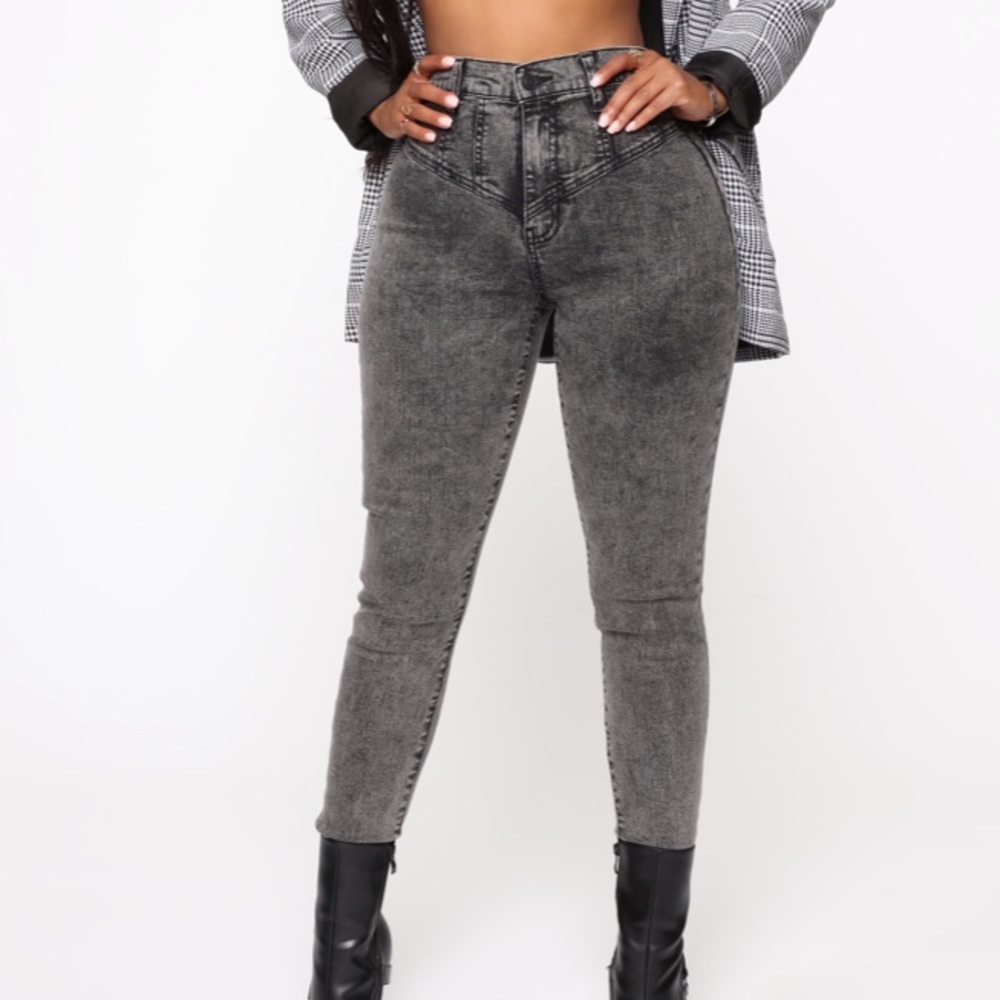 FashionNova Acid Wash Blk jeans high rise